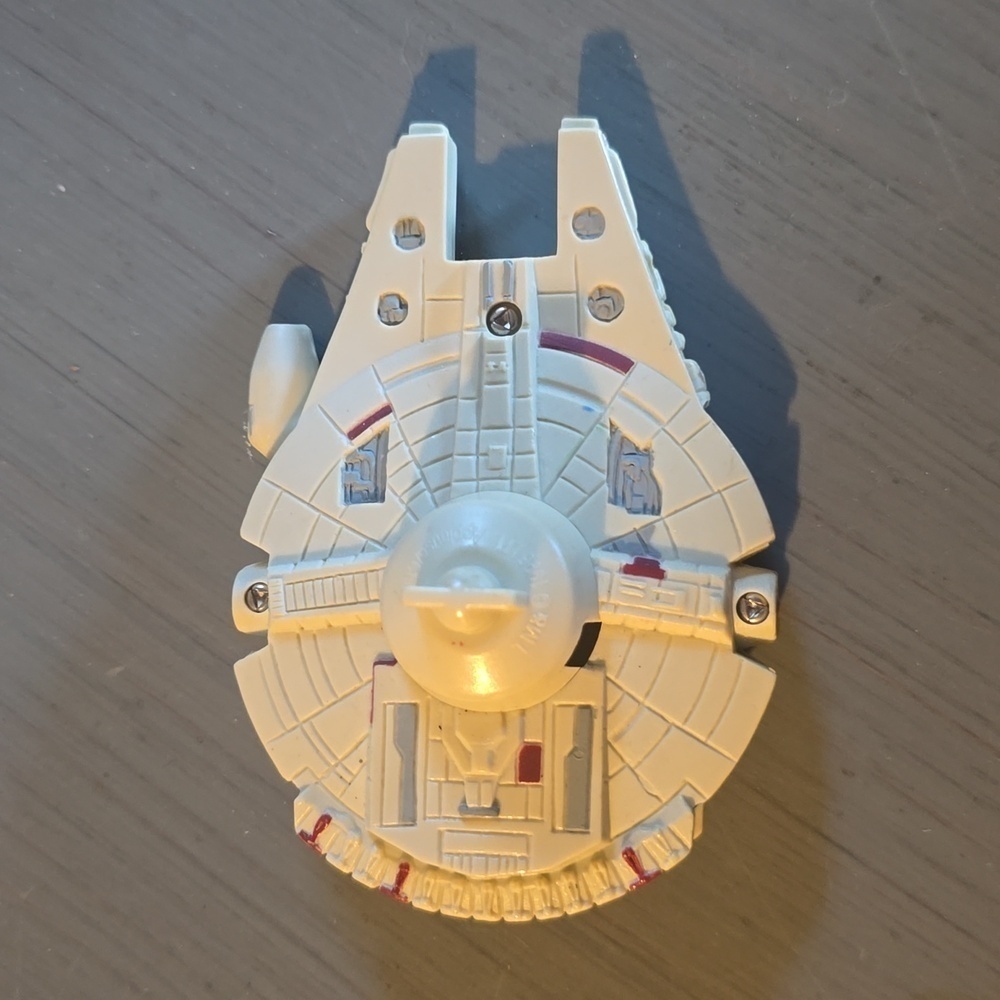 Vintage Star Wars Millennium Falcon beige ship Toy 1996
